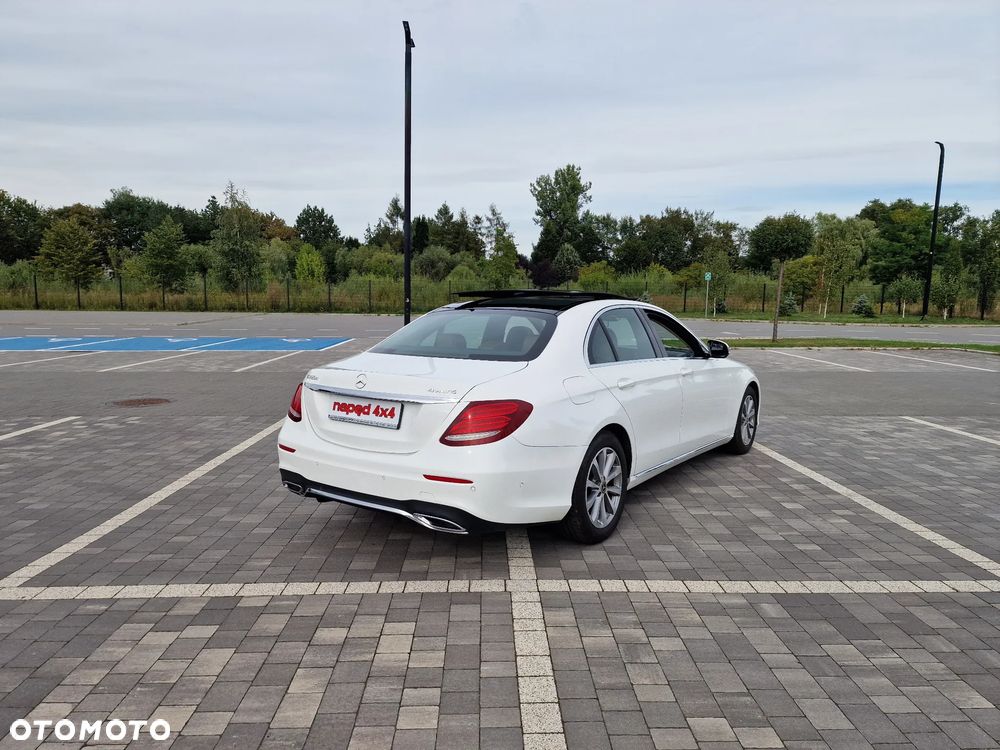 Mercedes-Benz Klasa E 220 d 4-Matic Business Edition 9G-TRONIC - 4