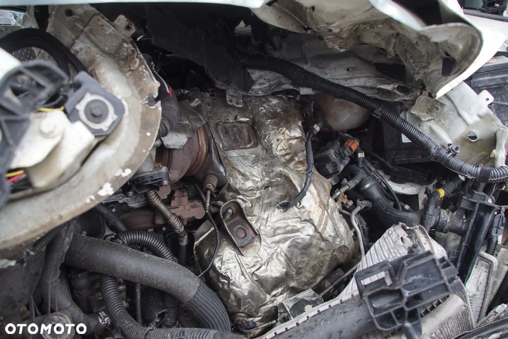 Auto na części - Fiat Doblo II Lift 1.6 Multijet 105 KM 263A8000 C635 249 2021R Silnik Skrzynia Drzwi Błotnik Zderzak Lampa Lusterko Klamka Deska Kokpit Sterownik Moduł Czujnik Licznik Panel Kierownica - 17