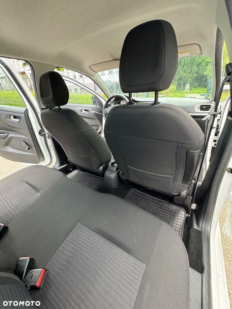Peugeot 301 1.2 Pure Tech Active - 17