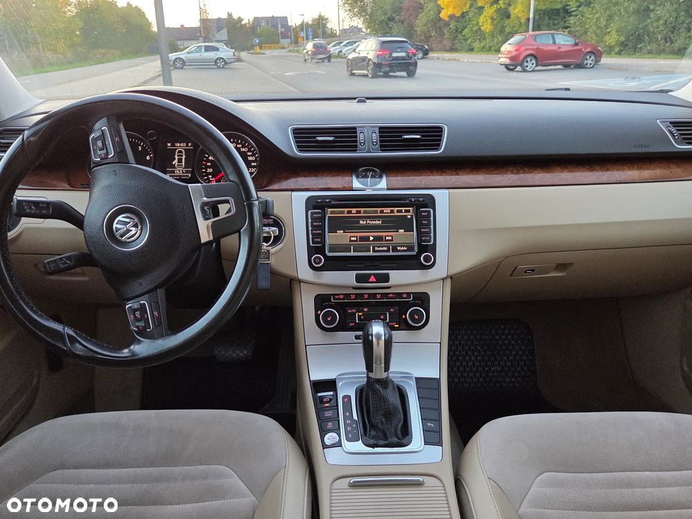 Volkswagen Passat - 13