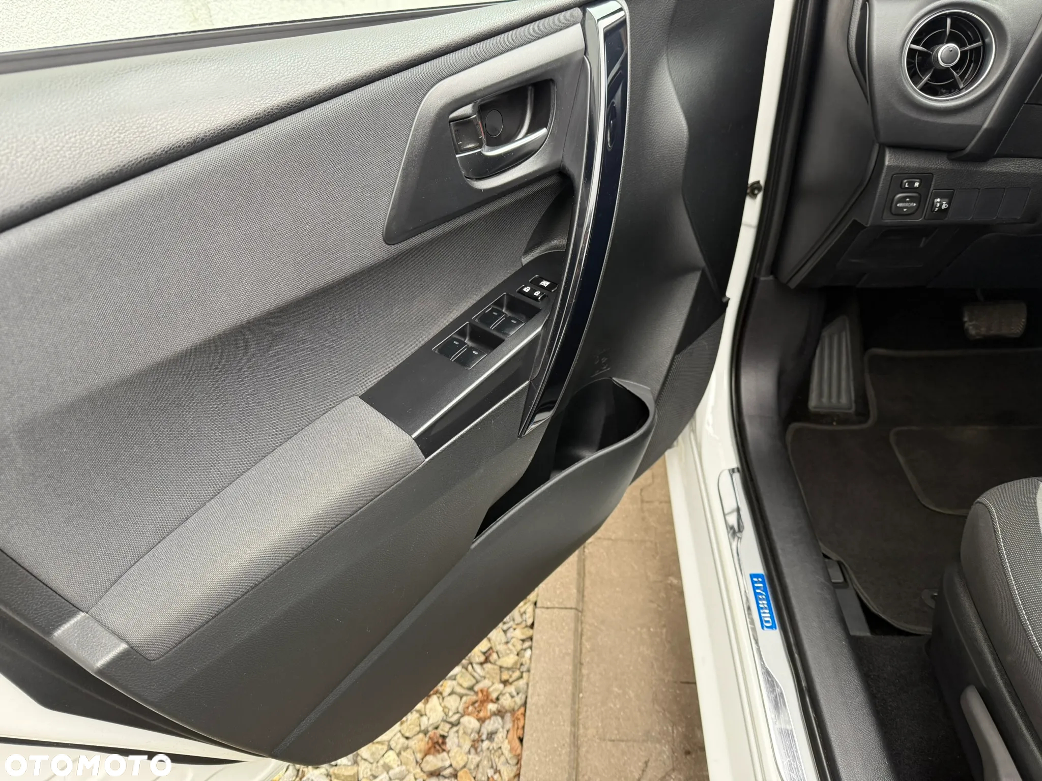 Toyota Auris Hybrid 135 Premium - 25