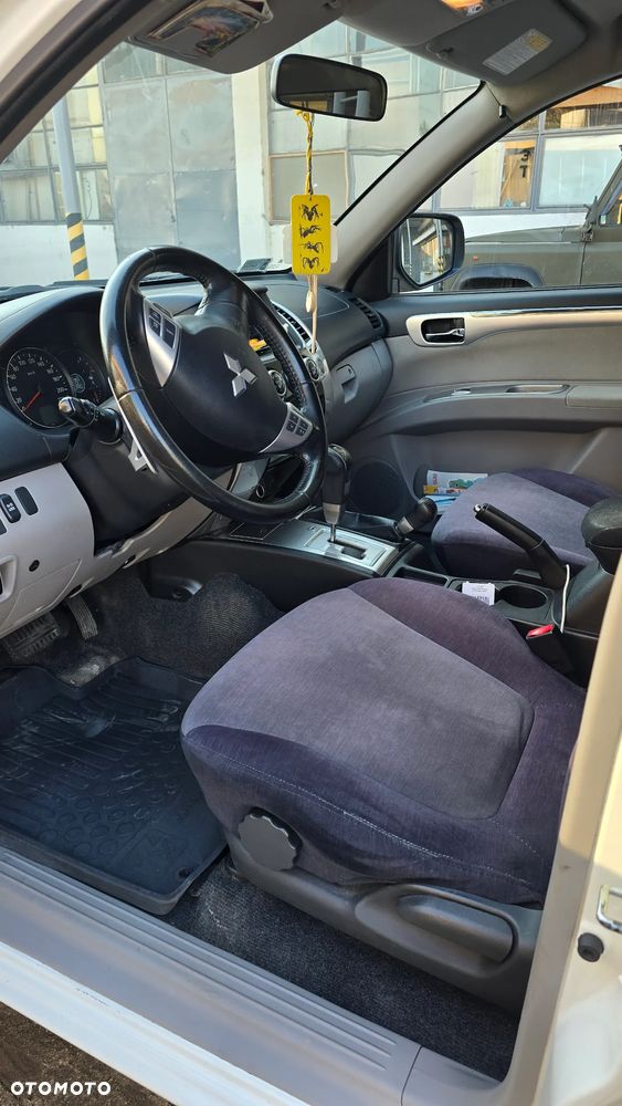 Mitsubishi Pajero Sport - 5