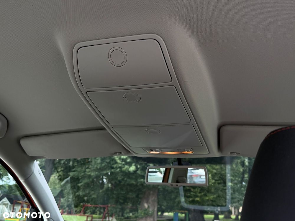 Volkswagen Touran 2.0 TDI DPF Cross - 16