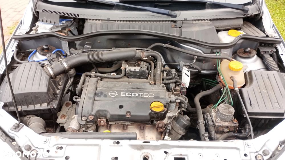 Opel Corsa 1.2 16V Cosmo - 8