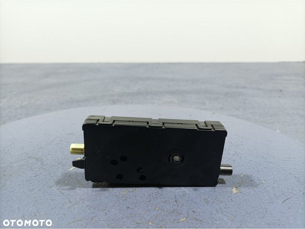 BMW 5 G30 G31 MODUŁ WZMACNIACZ ANTENOWY 8735981 - 2