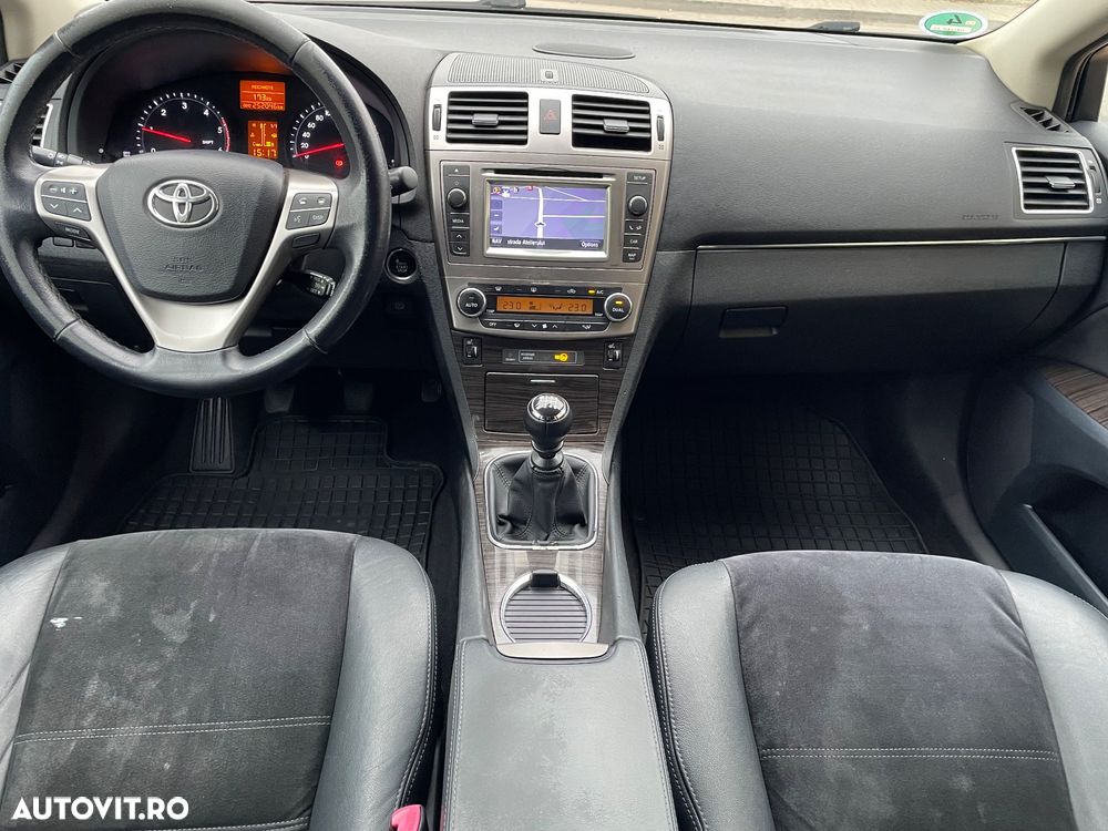 Toyota Avensis Combi 2.2 D-CAT Executive - 13