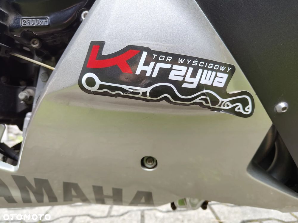 Yamaha R1 - 10