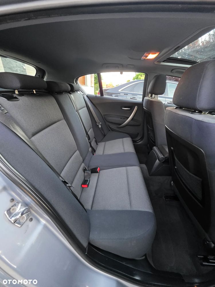 BMW Seria 1 120i - 24