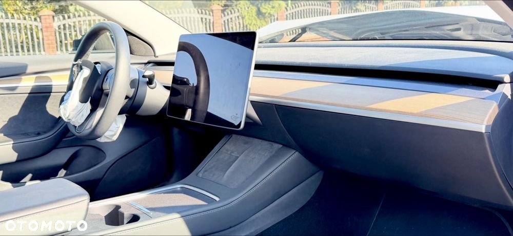 Tesla Model 3 Standard Reichweite Plus Hinterradantrieb - 11