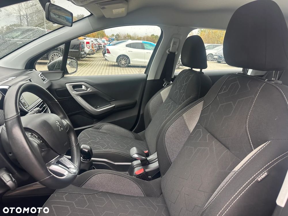 Peugeot 2008 - 11