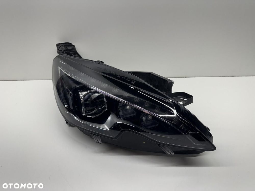 Przednia Prawa Lampa  Peugeot 308 t9 full led  9677832380 - 1