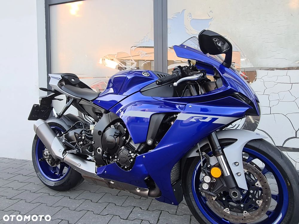 Yamaha R1 - 12