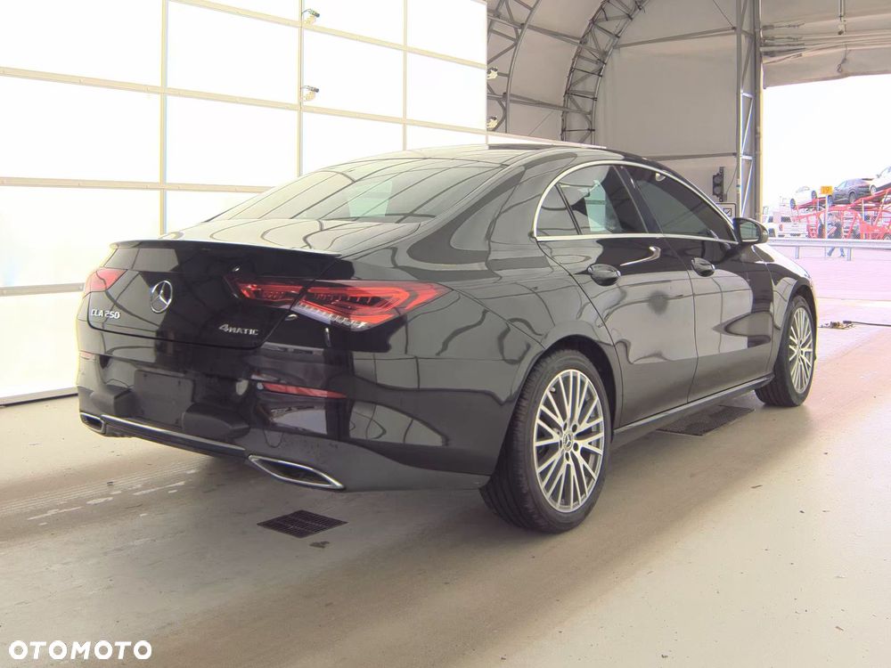 Mercedes-Benz CLA 250 4Matic 7G-DCT Peak Edition - 4