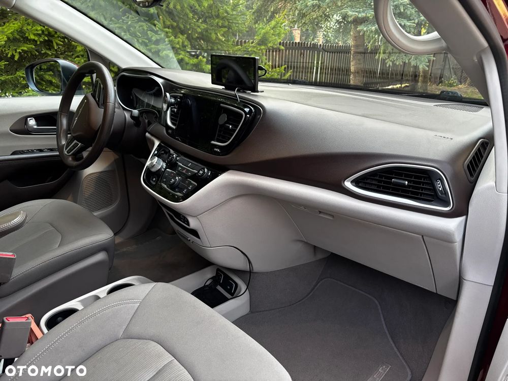 Chrysler Pacifica - 12