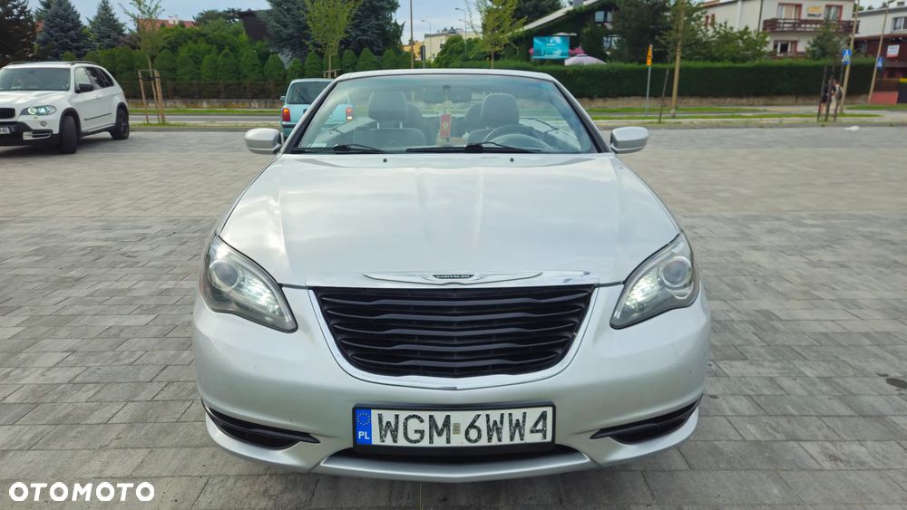 Chrysler 200 - 9