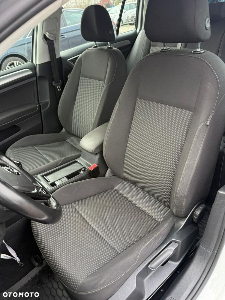Volkswagen Golf - 18