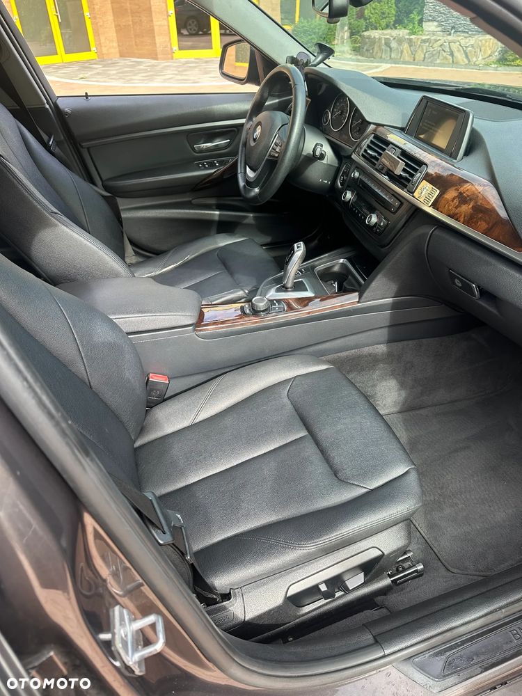 BMW Seria 3 328i xDrive - 35