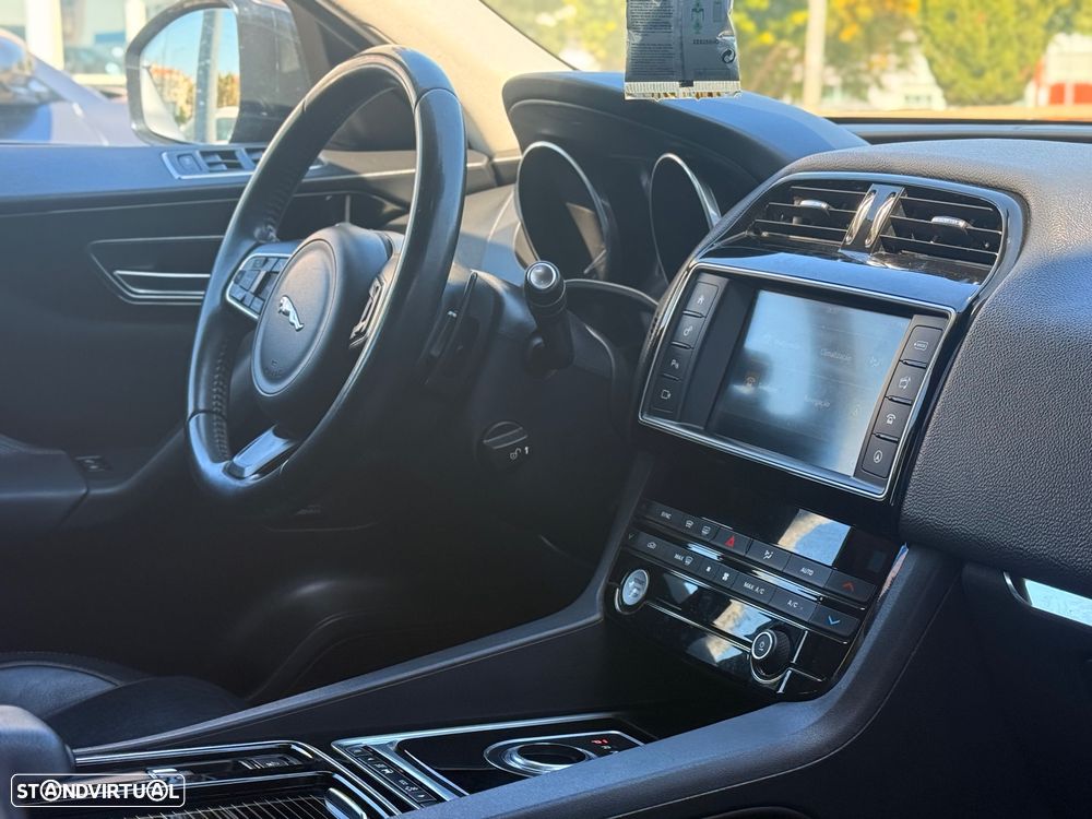Jaguar F-Pace 2.0 i4D Prestige AWD Aut. - 7