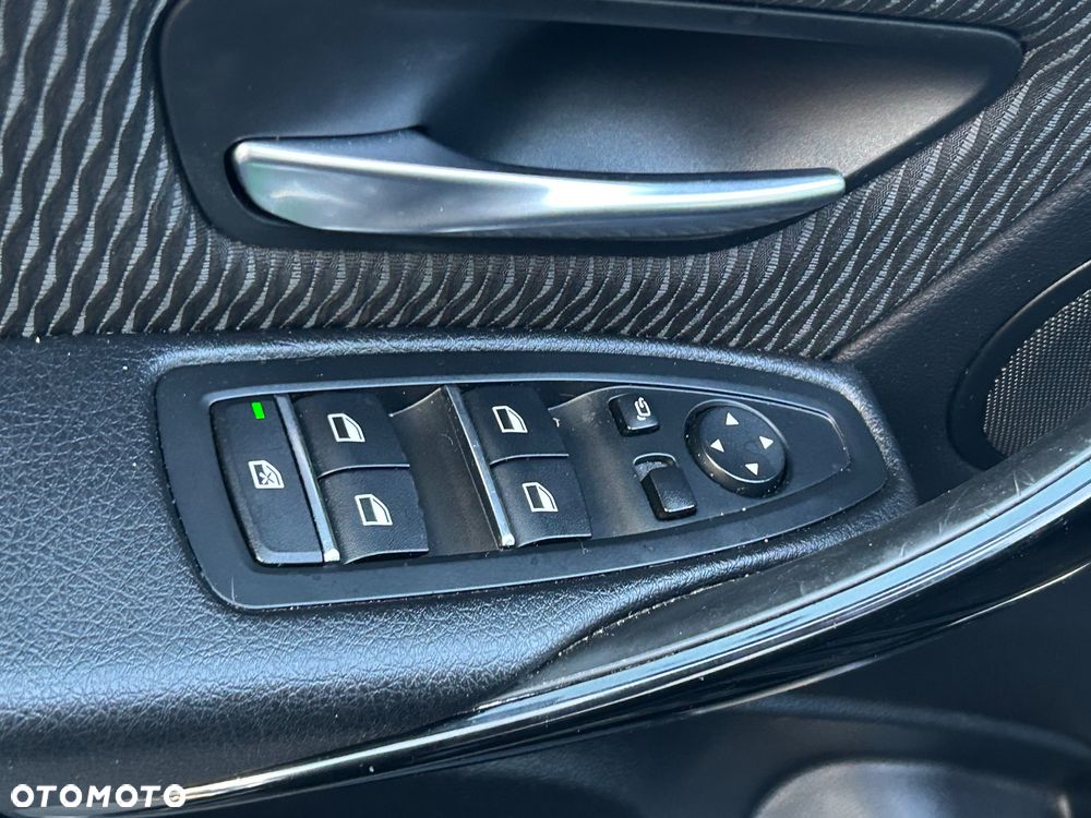 BMW Seria 3 318d - 26