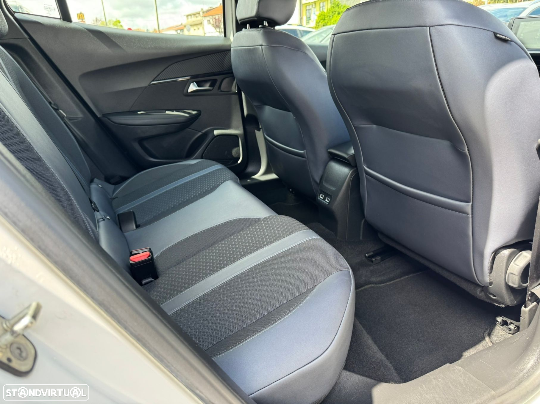 Peugeot 2008 1.5 BlueHDi Allure - 15