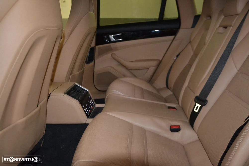 Porsche Panamera Sport Turismo 4 E-Hybrid Platinum Edition - 22