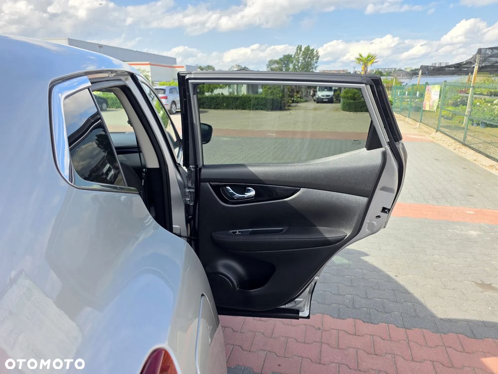 Nissan Qashqai 1.2 DIG-T N-Connecta EU6 - 11