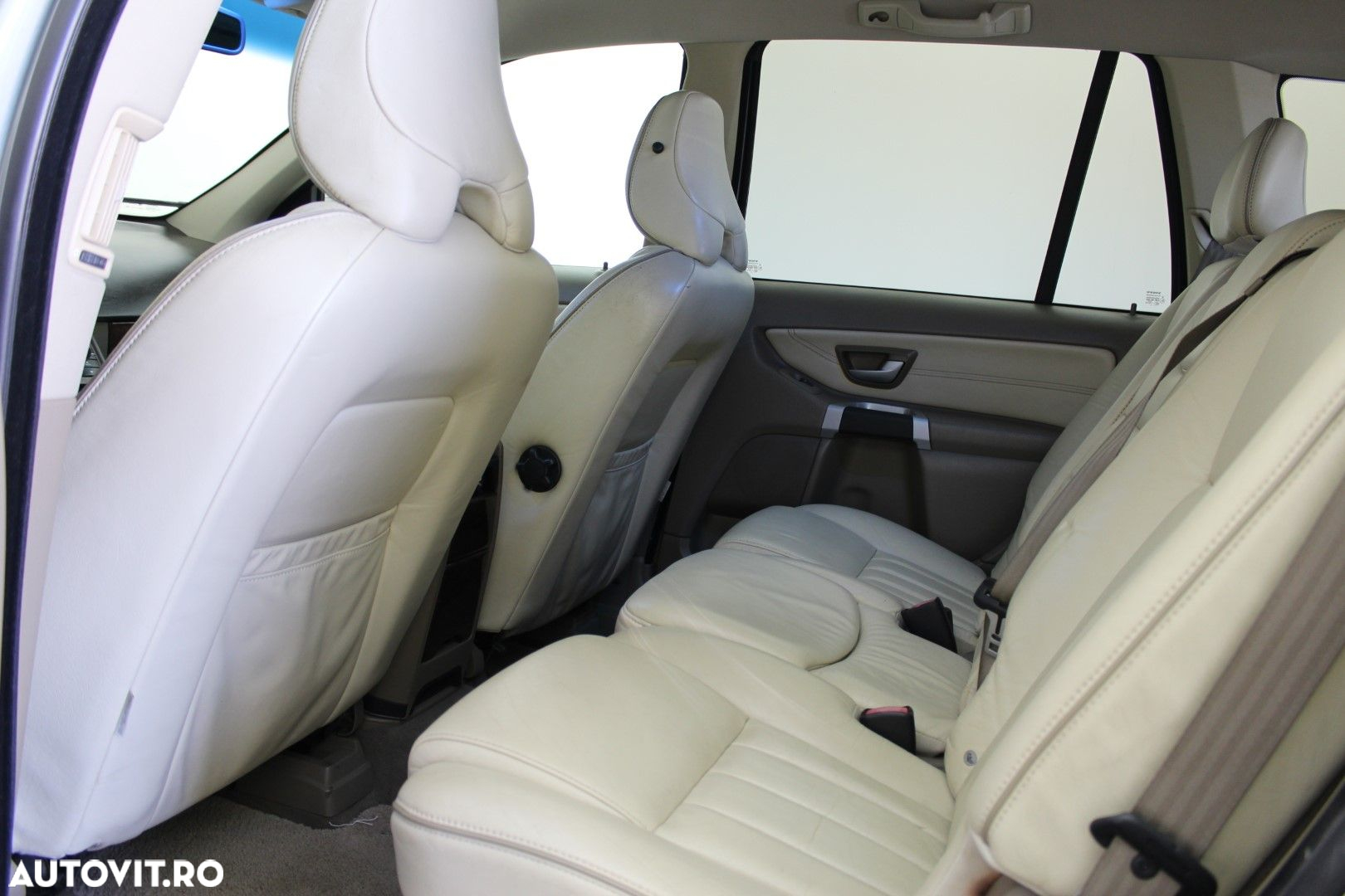 Volvo XC 90 - 9