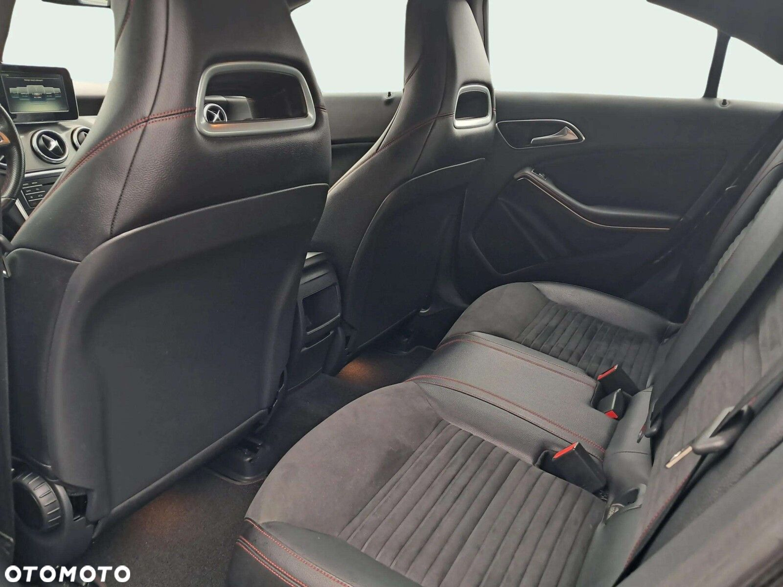 Mercedes-Benz CLA - 13