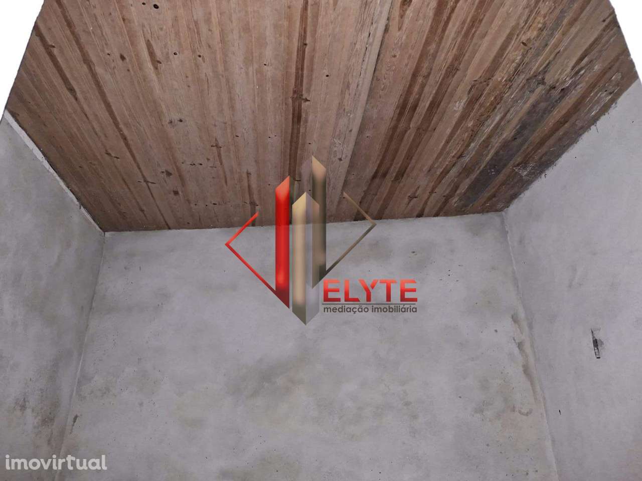 Moradia para recuperar em Almeirim - Grande imagem: 4/21