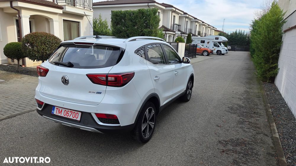 MG ZS EV Luxury - 6