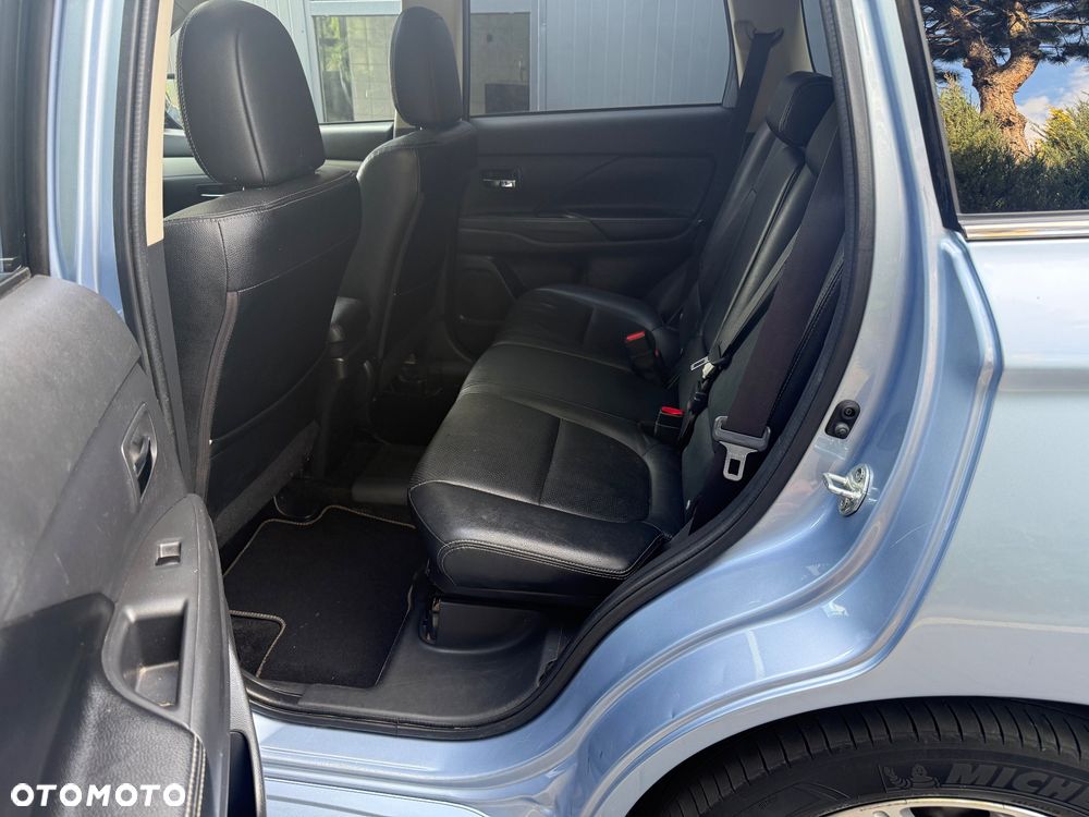 Mitsubishi Outlander 2.0 4WD Top - 24