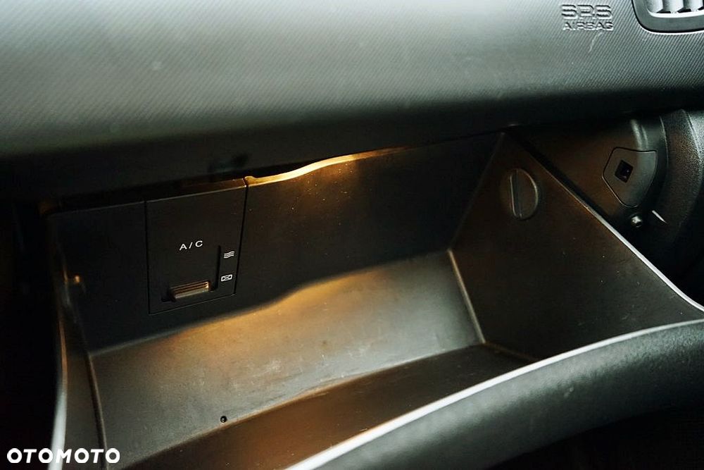 Kia Ceed 1.6 CRDi 90 ISG Vision - 28