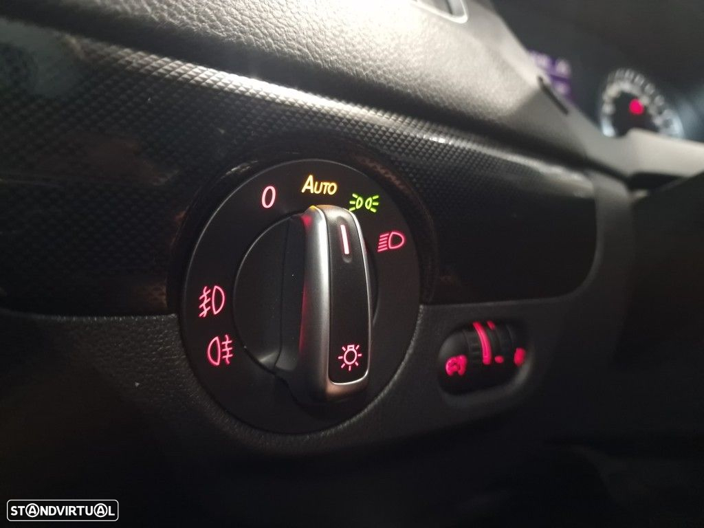 VW Jetta 1.6 TDi Highline - 22