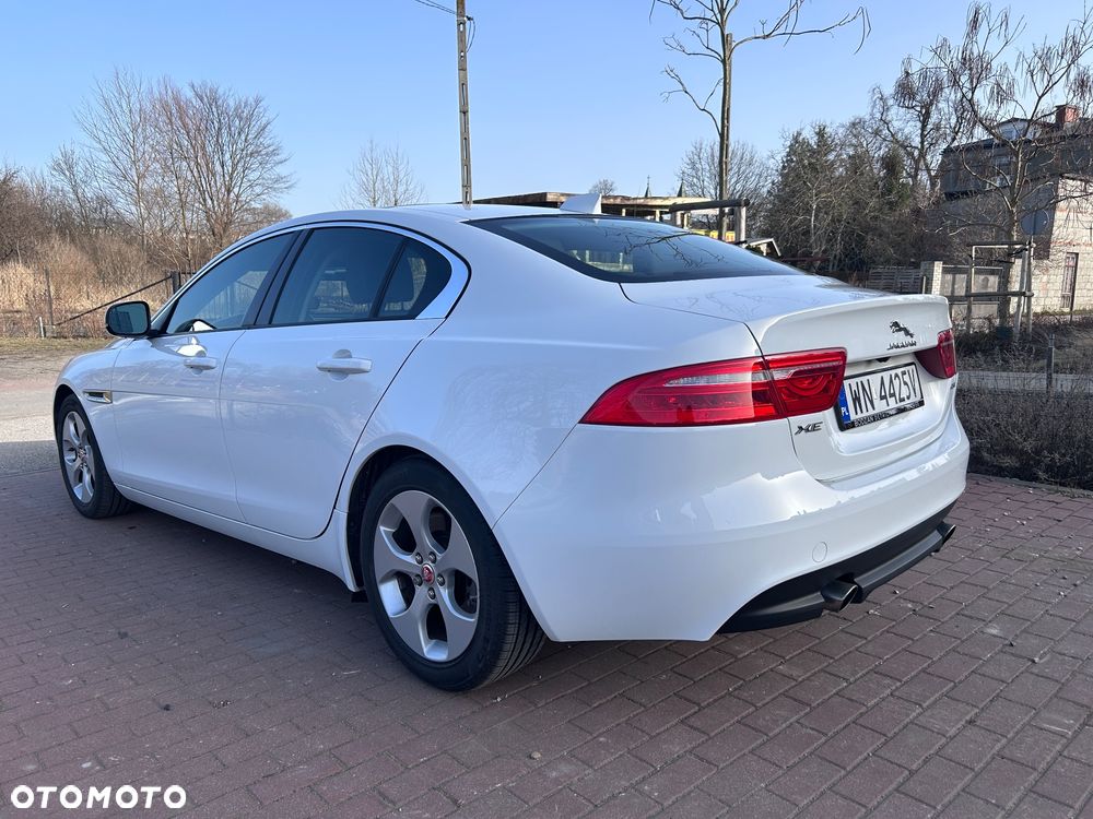 Jaguar XE 25t Pure - 9
