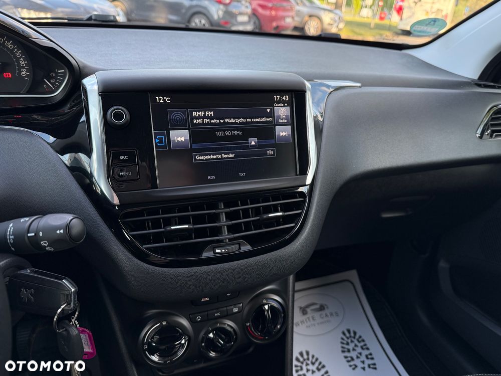 Peugeot 208 PureTech 82 Urban Move - 8