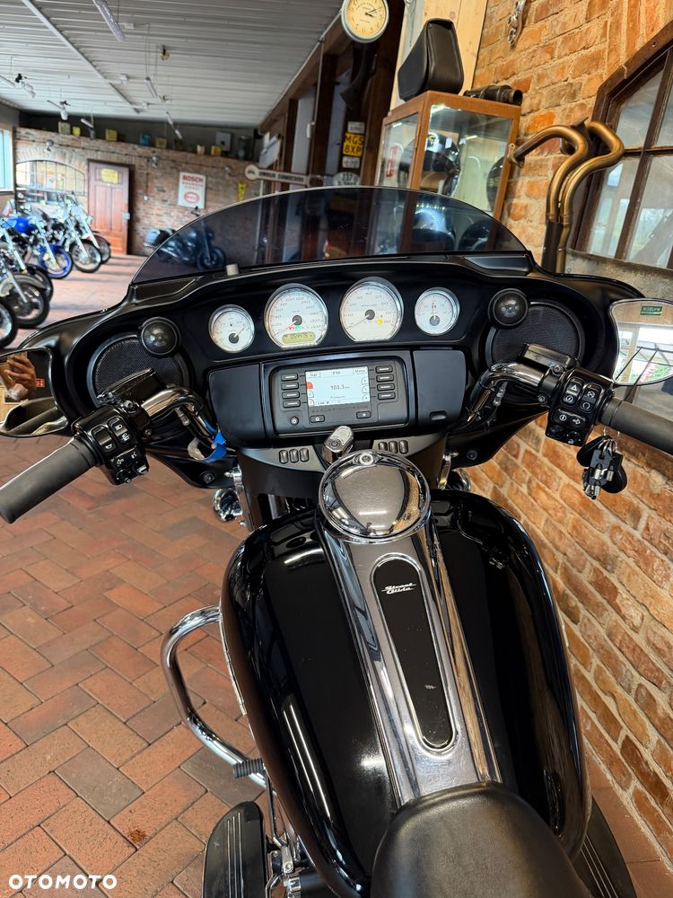 Harley-Davidson Touring Street Glide - 36