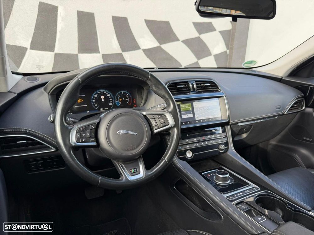 Jaguar F-Pace 20d Aut. R-Sport - 4