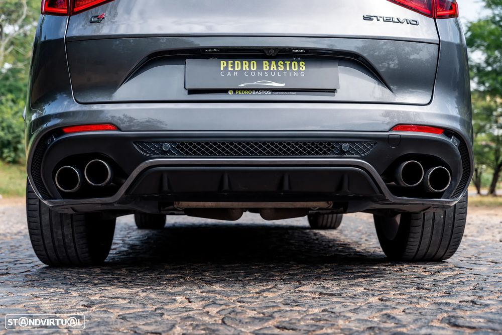 Alfa Romeo Stelvio V6 2.9 Bi-Turbo AT8-Q4 Quadrifoglio - 14