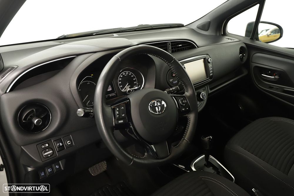 Toyota Yaris 1.5 HSD Square Collec.White - 6