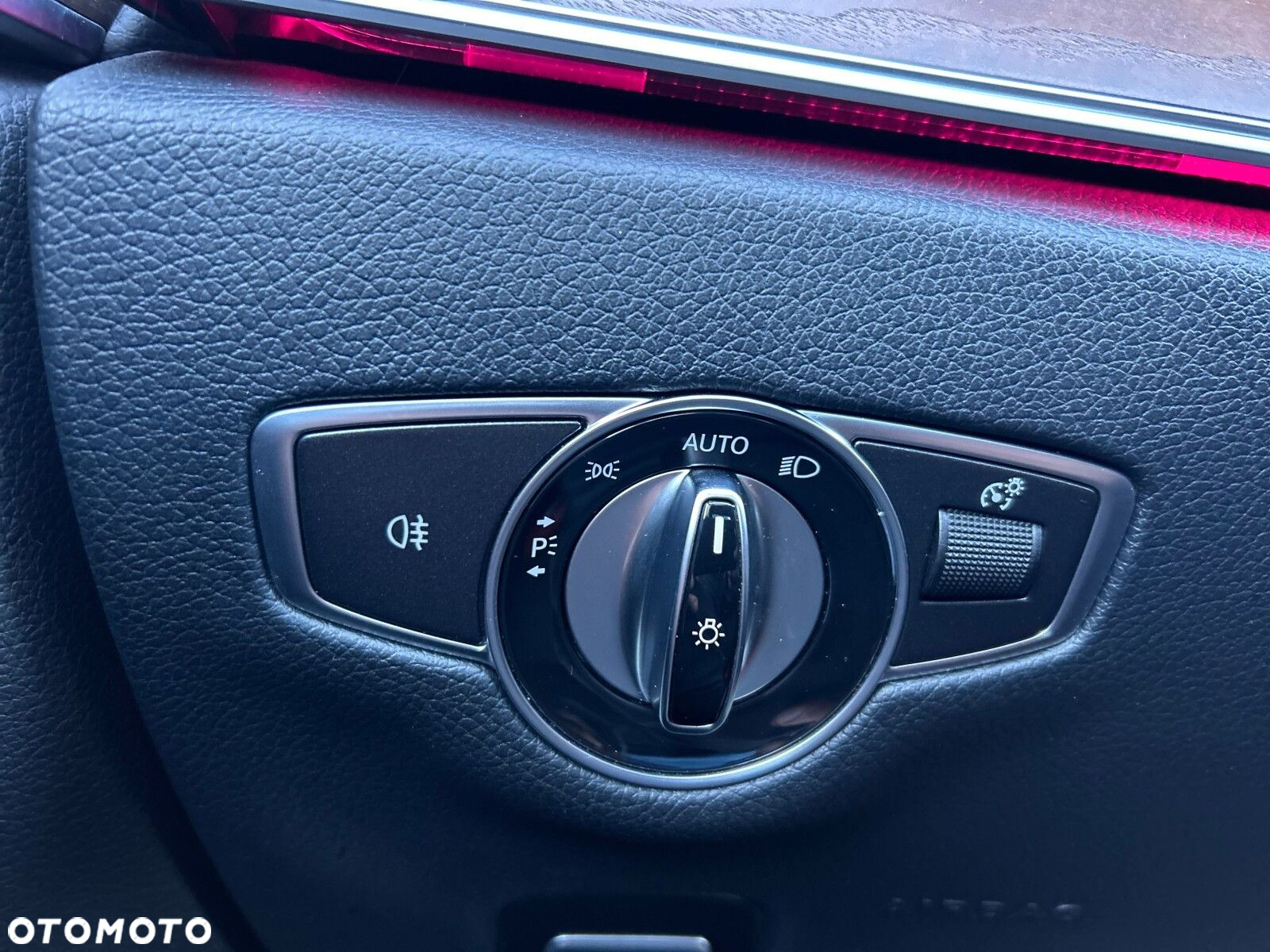 Mercedes-Benz Klasa E 220 d 4-Matic 9G-TRONIC - 26