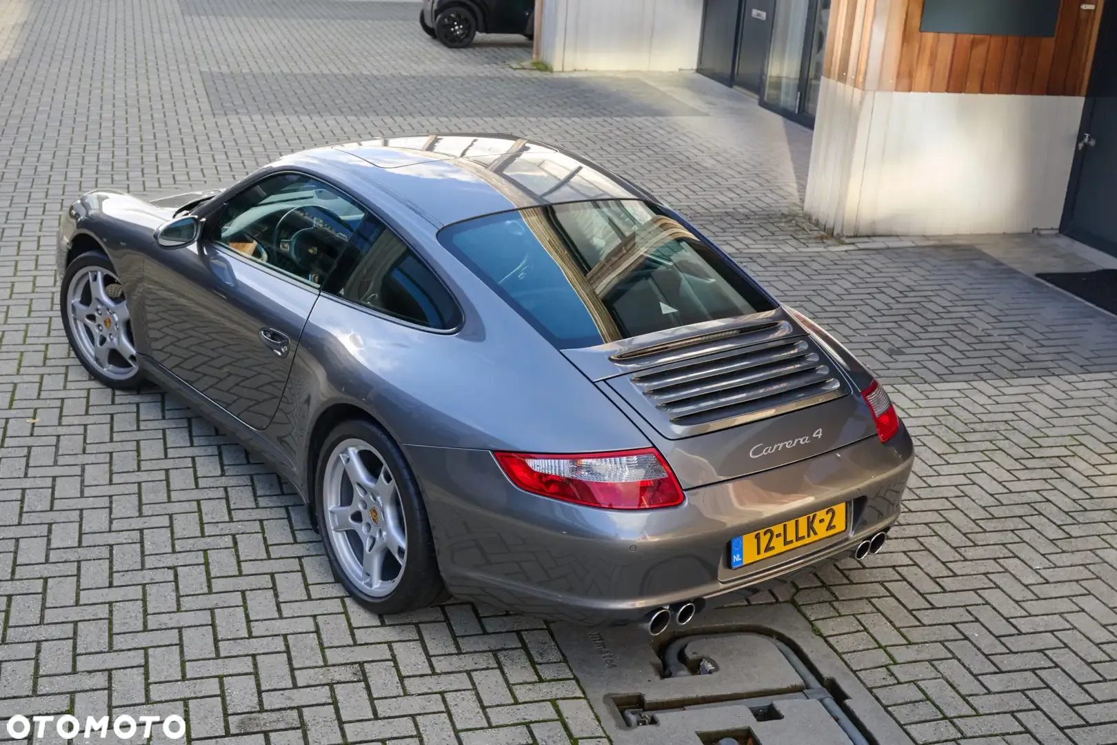 Porsche 911 Carrera 4 - 30