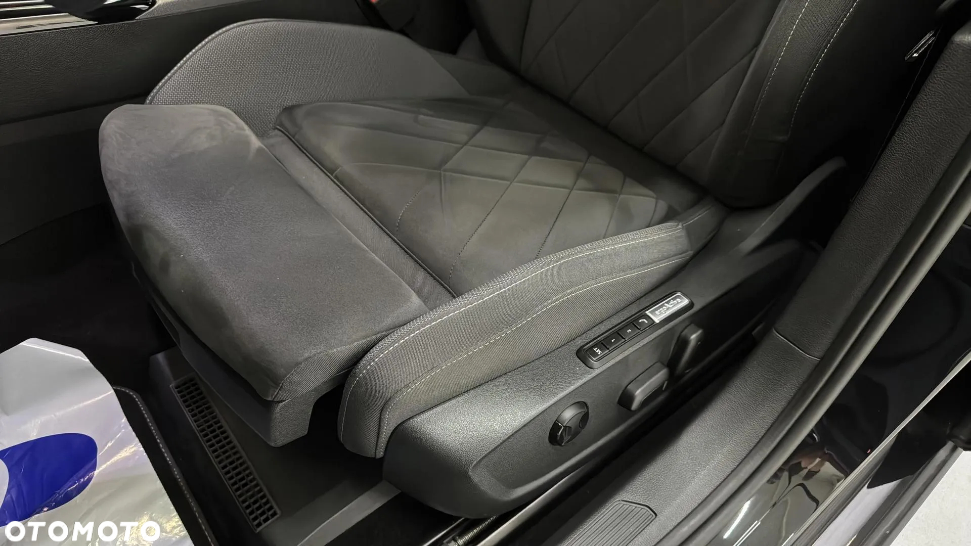 Volkswagen Golf VIII 1.5 eTSI EVO Style DSG - 14