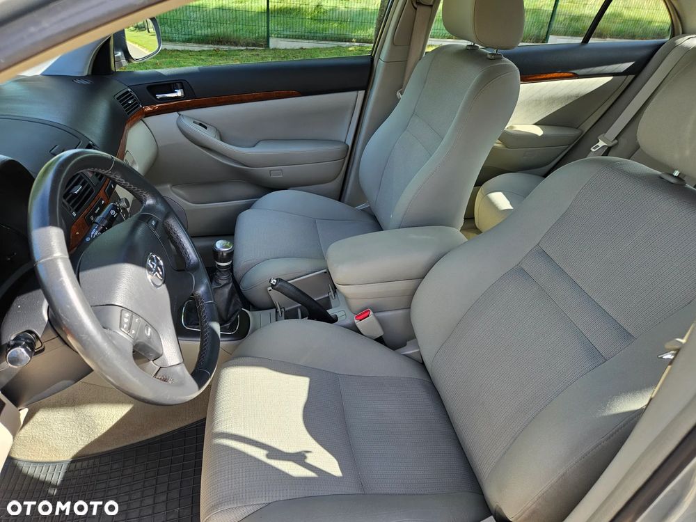 Toyota Avensis 2.0 D-4D Sol - 28