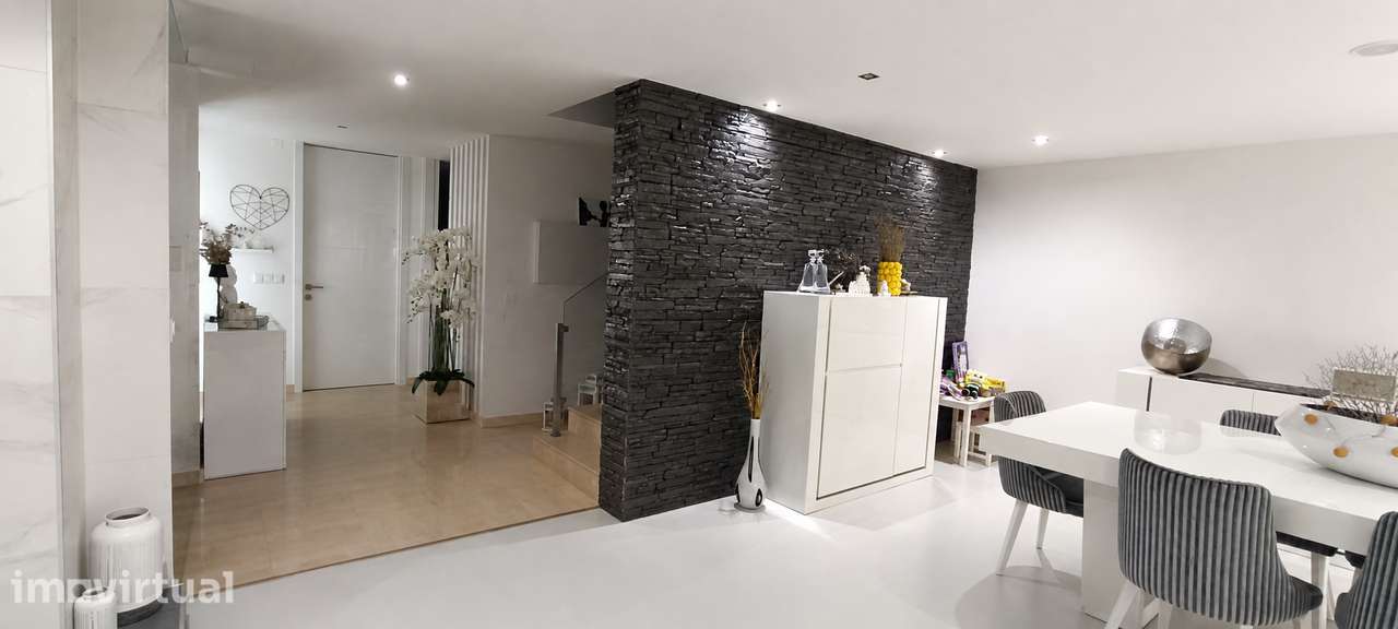 Moradia T5 de Luxo com Piscina e Garagem - Grande imagem: 4/36