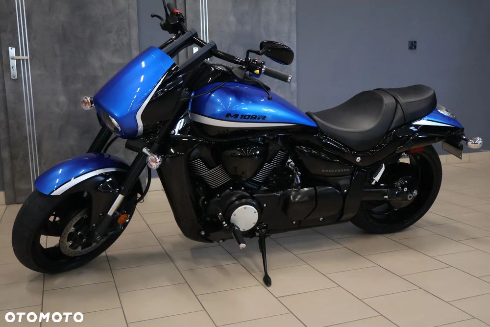 Suzuki Intruder - 14