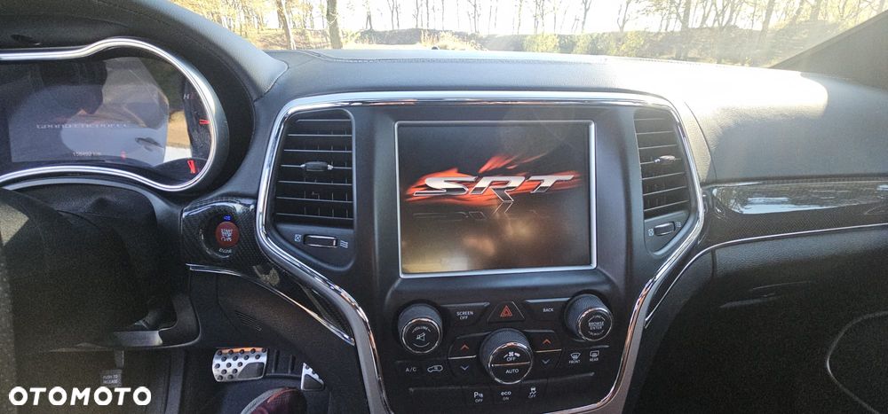 Jeep Grand Cherokee SRT8 - 6
