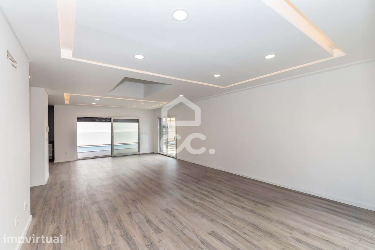 Moradia Geminada com 3 Suites e Garagem,  nos Foros de Amora - Grande imagem: 3/45