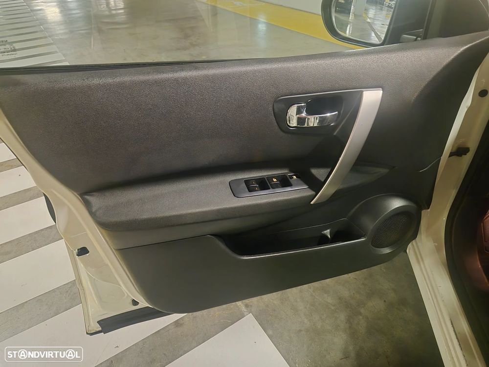 Nissan Qashqai +2 1.5 dCi Tekna Premium 17 - 28