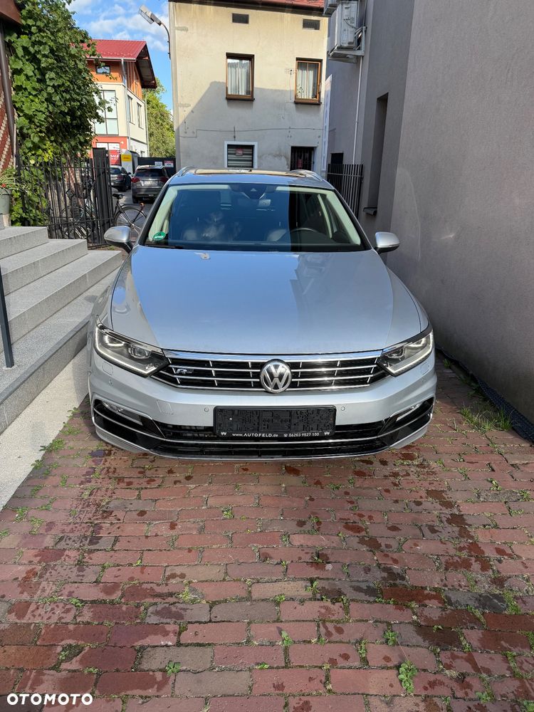 Volkswagen Passat - 1