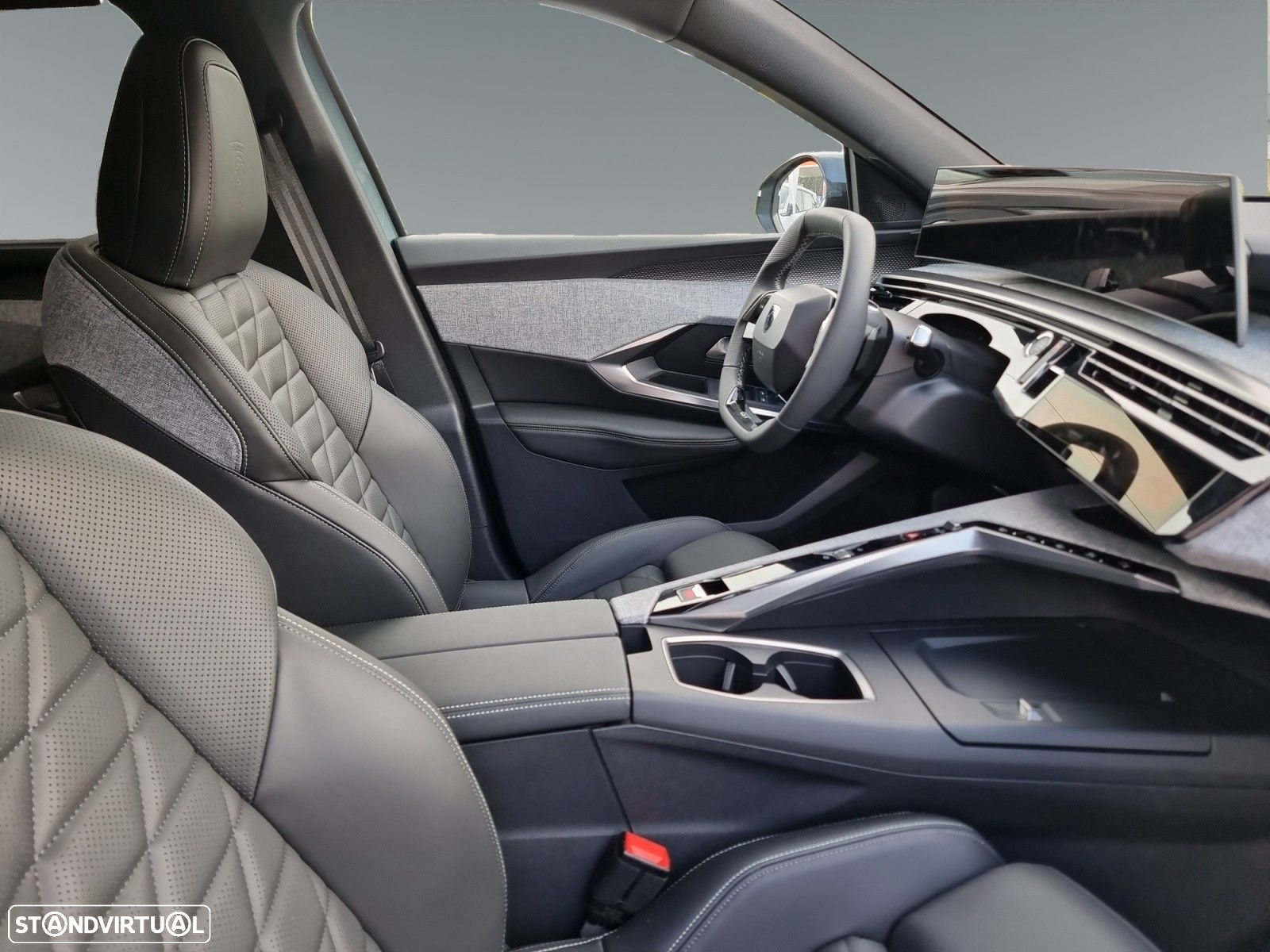 Peugeot E-5008 - 10